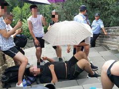 摔倒的胖小伙-八达岭长城