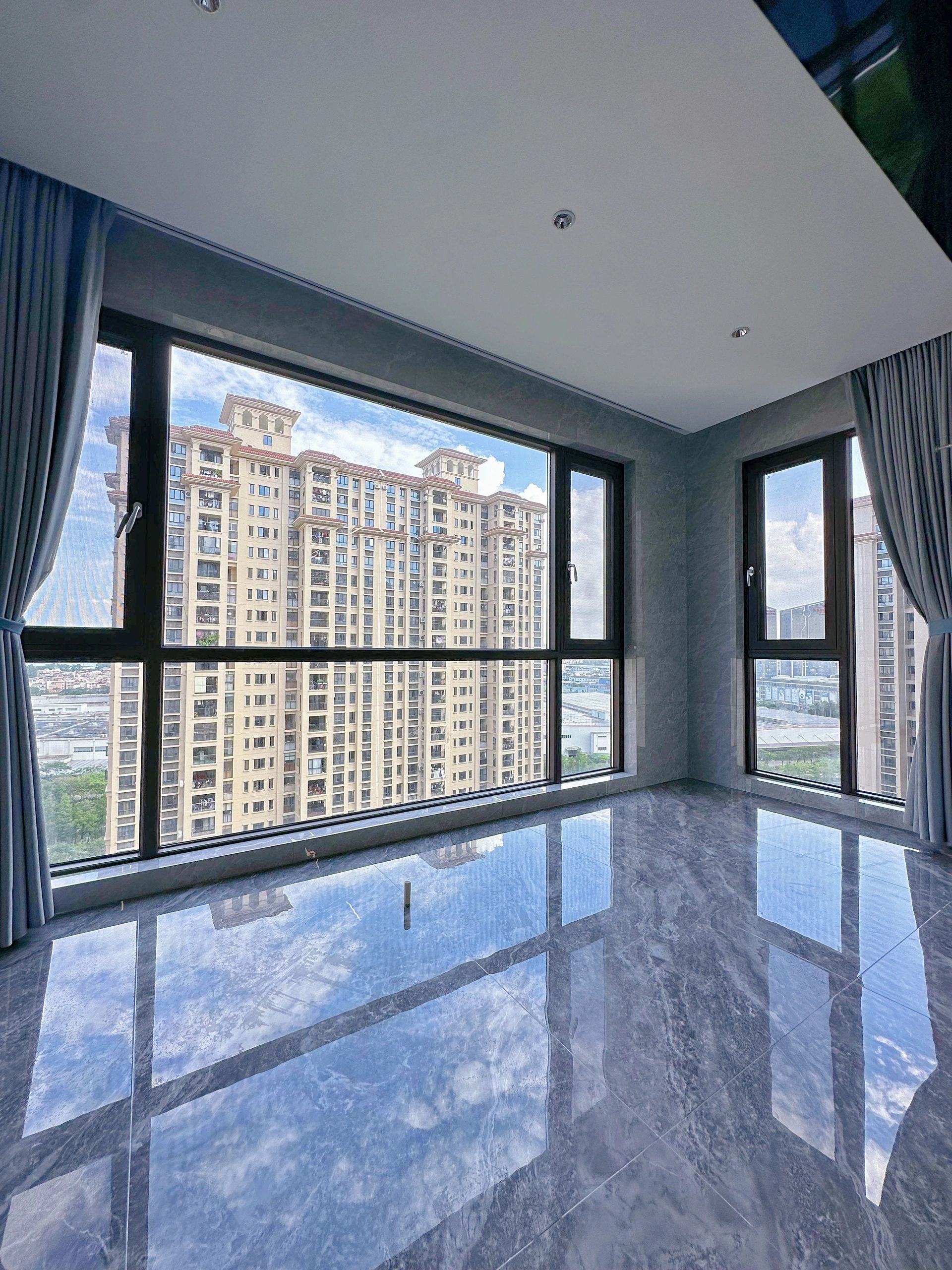 封了落地窗,就是为了这一刻