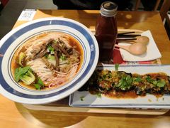 -霸蛮湖南菜·牛肉粉(荣京西街店)