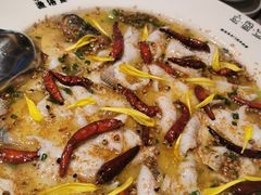 老坛酸菜鲈鱼-渔语鱼新川菜Bistro(万象天地店)