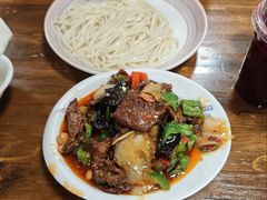 -歹歹的加个面过油肉拌面