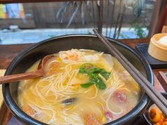 -银米·云南传统过桥米线(双廊黑金冠店)
