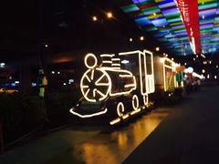 -席娜卡琳火车铁道夜市
