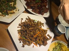 茶树菇牛柳-晚归月亮湾私家菜(临邑路店)