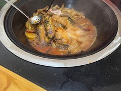 -东北烧烤铁锅炖水库鱼