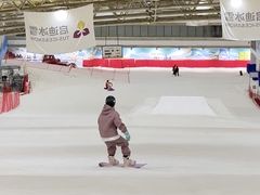 -乔波室内滑雪场