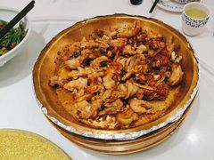 五指毛铜盘焗泉水鸡-围龙屋客家食府(福田店)