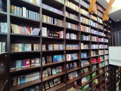 -钟书阁(松江泰晤士小镇店)