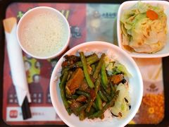 肉焖豆角饭-小豆面馆(民大店店)