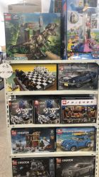 -逝水玩具折扣店