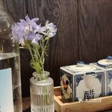 帐篷里面吃面条