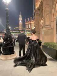 -现代经典婚纱摄影