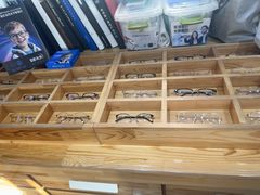 -豪门视光·星趣控·蔡司依视路眼镜代理商(中央大街店)