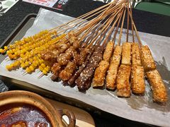 -何妹湿辣牛肉·粤式烧烤砂煲(桂雅路店)