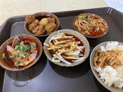 -董哥山城碗碗香(美专校街店)