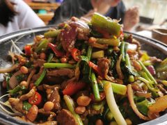 干锅带皮牛肉-古城苗家土菜馆(河景餐厅店)