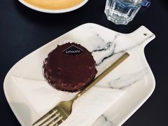 -UNI UNI(环亚凯瑟琳店)