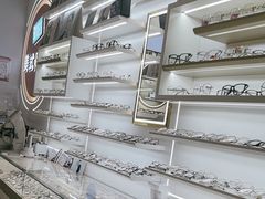 -美式眼镜·授权蔡司.依视路.尼康.豪雅.明月(南翔印象城店)