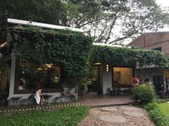 -莓园冰淇淋店