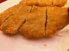 崇明生态猪炸猪排配辣酱油-红房子西菜馆(淮海中路店)