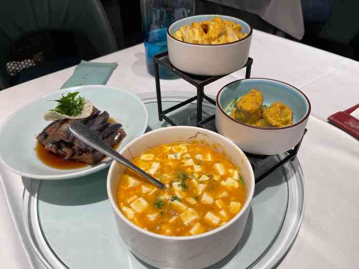 羲和雅苑烤鸭坊(世纪汇广场店)-"周五晚上吃新餐厅～ 可惜没有小伙伴