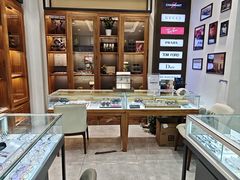 -回瑞眼镜·蔡司·依视路官方授权店(广益路万达店)