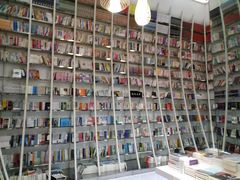 -钟书阁(松江泰晤士小镇店)