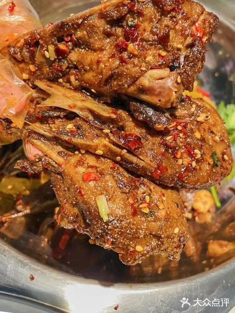 独享一锅麻辣干锅鸭头，外焦里嫩，辣到你双唇发麻！