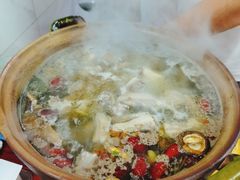 炭炉果鸡煲-威邵鸡煲(西华路总店)