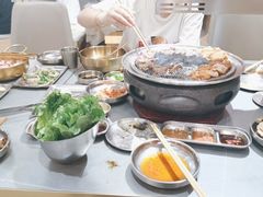 -围炉肉舍•炭烤活鳗•丹东海鲜烤肉(步行街店)