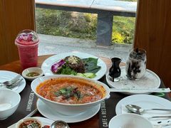 -Chom Cafe and Restaurant