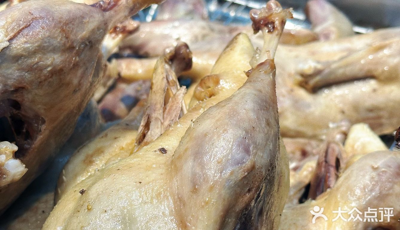 这不是我们从小吃的陈林鸭子吗？开进夫子庙啦！