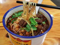 特色红烧牛肉面-胖胖板凳面