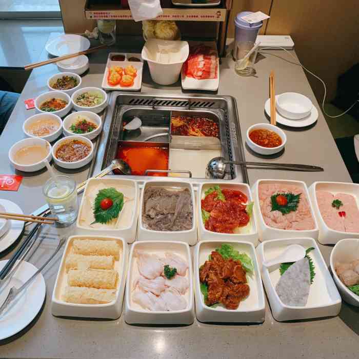 海底捞火锅(东汇城店)-"环境挺大的,位置也很舒服,比广州的那些好.