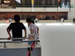 -冰纷万象滑冰场(深圳万象城店)