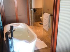 -三亚湾海居铂尔曼度假酒店