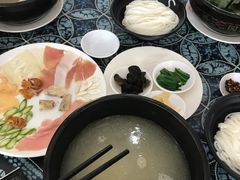 -桥香园过桥米线(国贸店)