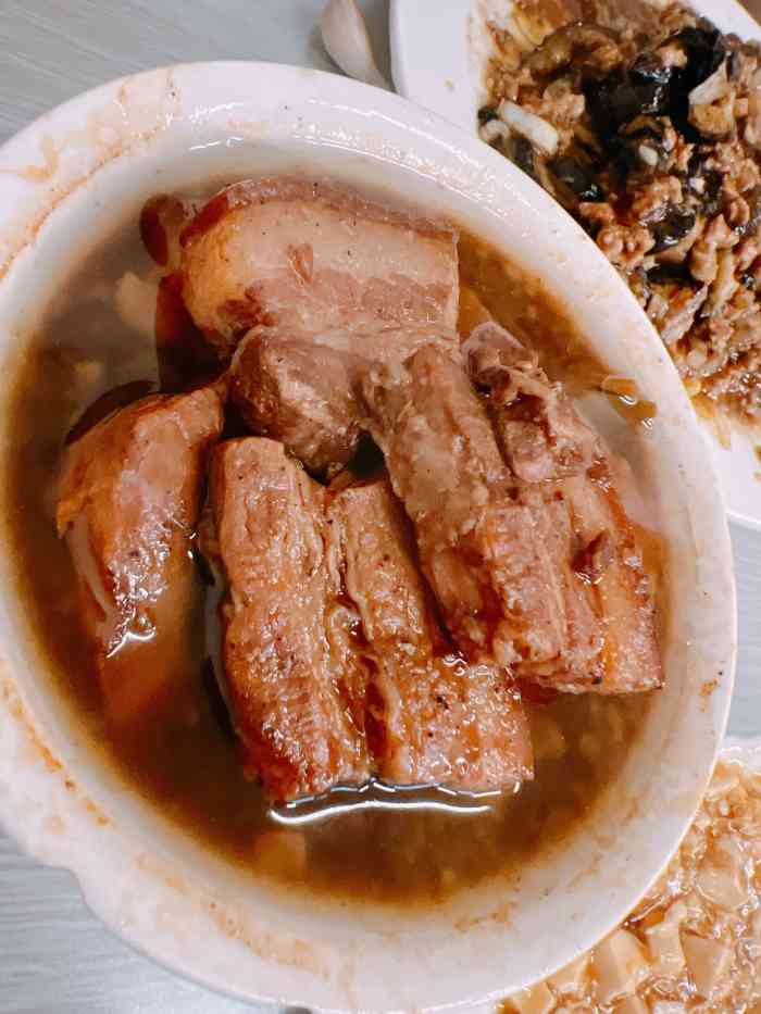 汪志大碗肉(清明街店)-"周一晚上六点半来的,没有什么人,后来陆陆.