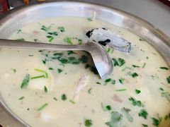 -雪湖煜辰鱼头老店(雪野湖店)