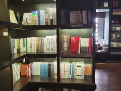 -钟书阁(松江泰晤士小镇店)