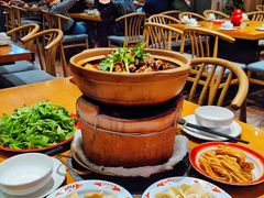 碳火牛肉煲-郭婆婆疯子鸡·土货江湖菜馆