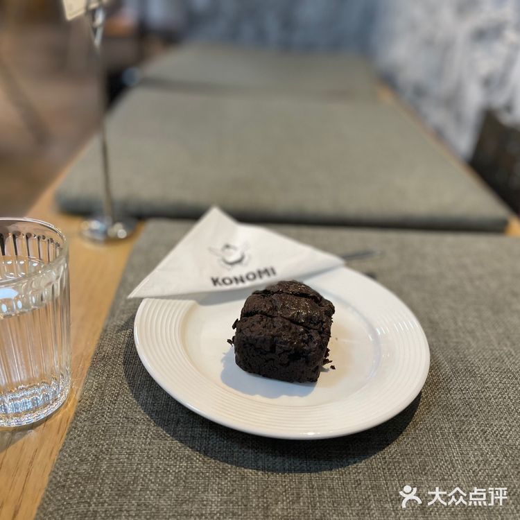 瞬间想到咖啡店,随便走走竟然进到好评榜单第一的好店