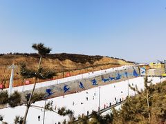 -采薇庄园四季滑雪场