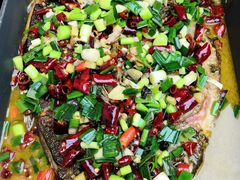 湖南腊鲢鱼-有红鸡毛店·川菜(建设路店)