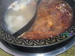 菌汤鸳鸯锅-忆川阁·记忆重庆火锅·龙虾·烧烤