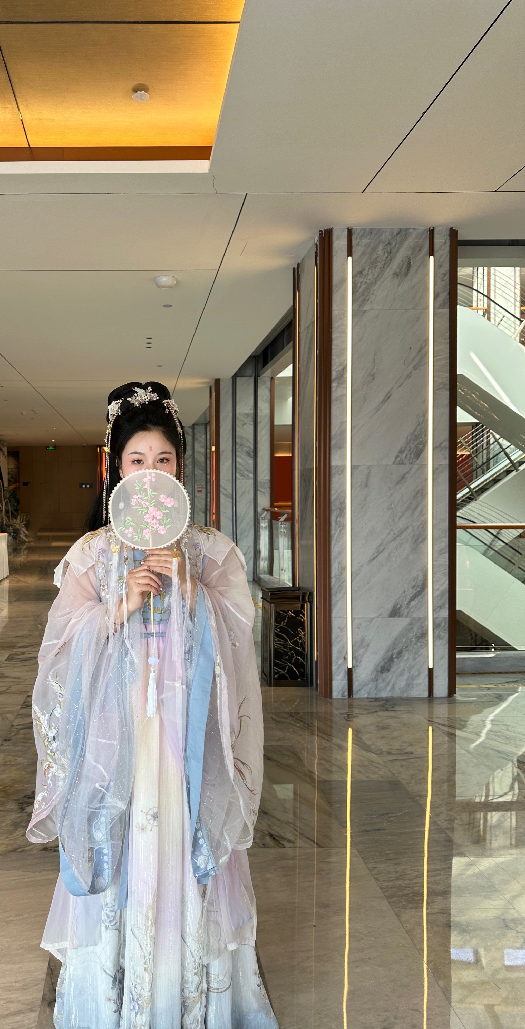 了宝宝好像都是她了 虽然很幸福
但是也止不住怀念以前
#汉服古装