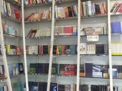 -钟书阁(松江泰晤士小镇店)