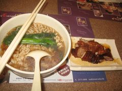 烧鹅拼烧肉公仔面-太兴烧味餐厅(宝明大厦店)