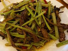 茶树菇炒牛柳-牧羊餐厅