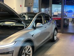 -TESLA 特斯拉(上海太古汇体验店)